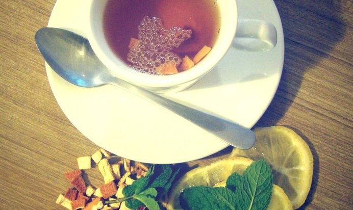 Ароматный чай с мятой и апельсиновыми корочками