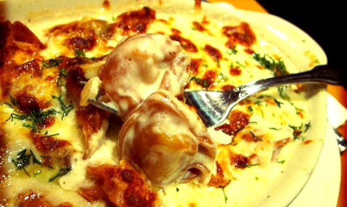 Пельмени в духовке под соусом