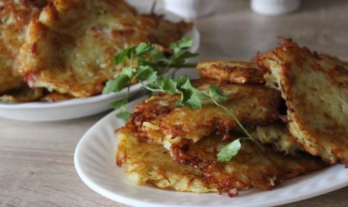 Картофельные оладьи с беконом и ветчиной