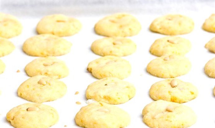 Пирожные с кедровыми орехами без сахара