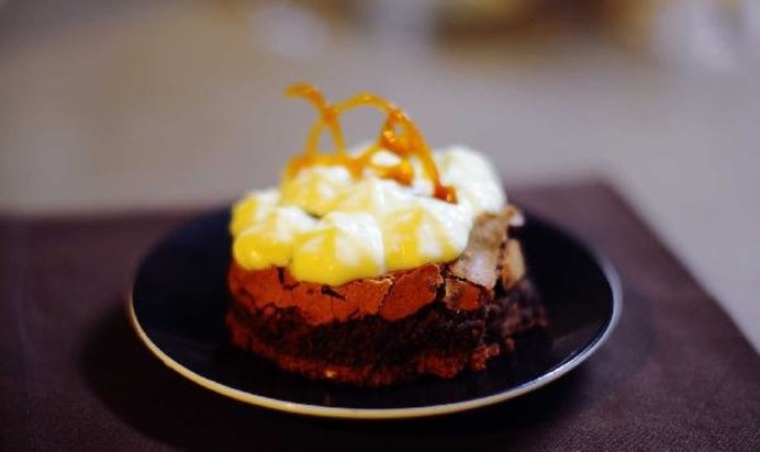 Пирожное с маскарпоне и апельсиновой карамелью