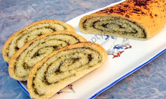 Хлеб с начинкой из чеснока и зелени