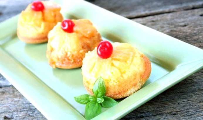 Пирожные с ананасом и кокосом