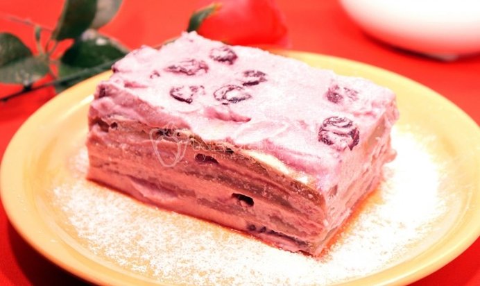 Пирожное с вишней