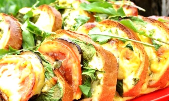 Бутерброды с баклажанами и помидором