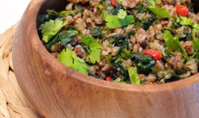 Гречка с чили и шпинатом