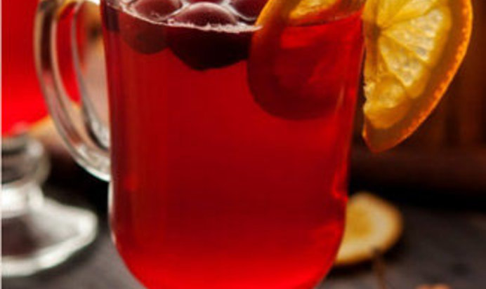 Горячий клюквенный чай