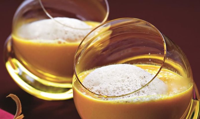 Морковный суп с зирой и грибным капучино