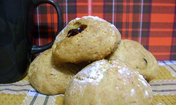 Сырники с вяленой клюквой в духовке