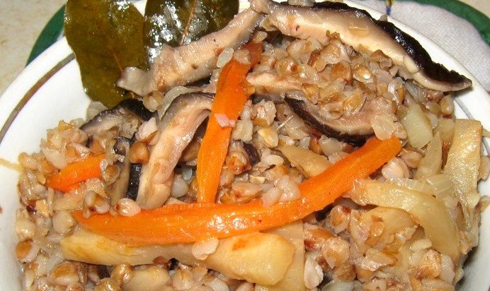 Плов из гречки с грибами