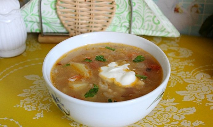 Щи из свежей капусты с перловкой