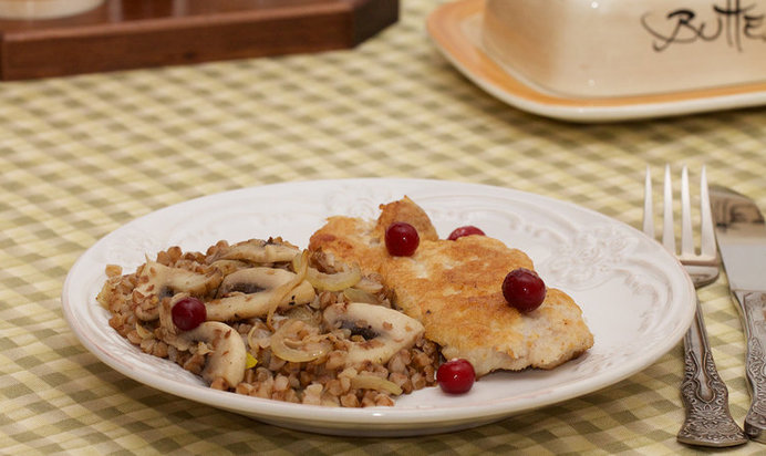 Гречка с грибами и отбивной