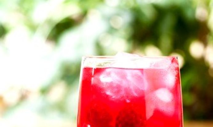 Освежающая малиновая содовая