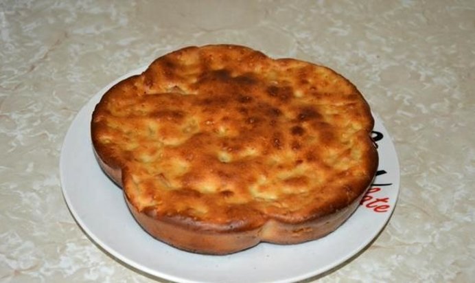 Яблочная шарлотка