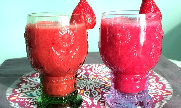 Клубнично-брусничный смузи