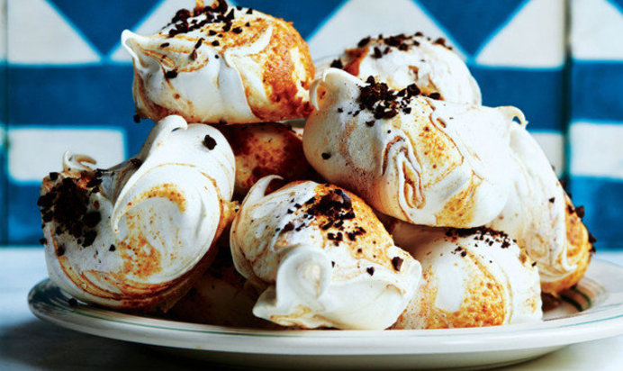 Меренги со вкусом кофе и фундука