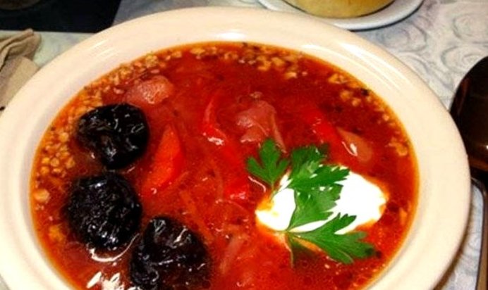 Борщ с черносливом вегетарианский