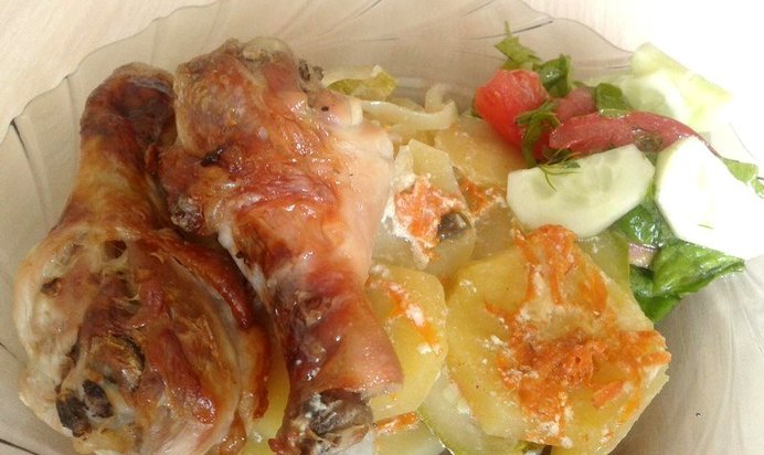 Овощная запеканка с куриной голенью