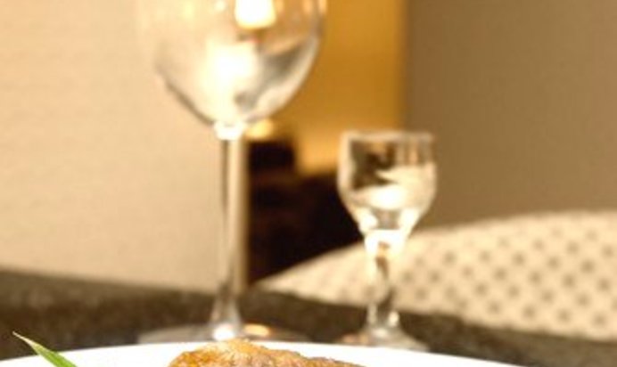 Куриная грудка с травами и белым вином