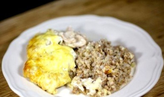 Запеканка из гречки и курицы