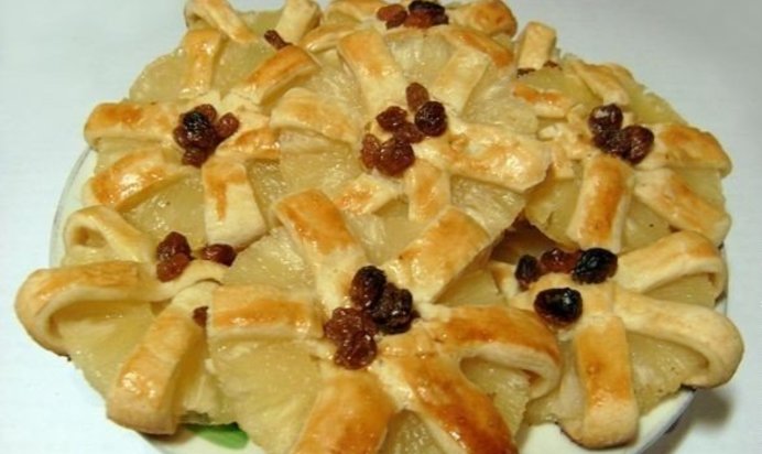 Пирожное из слоеного теста