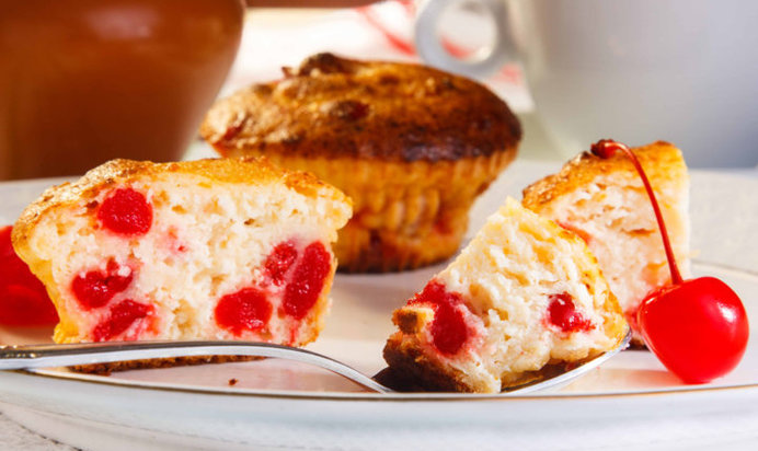 Творожная запеканка с вяленой вишней