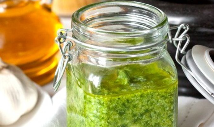 Шпинатное песто с орехами