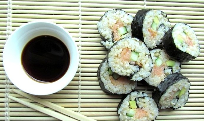 Роллы с копченым лососем