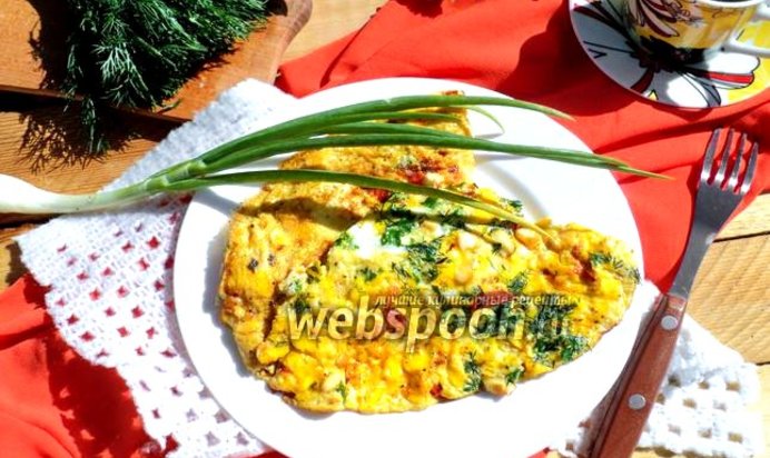 Омлет с помидором и сулугуни