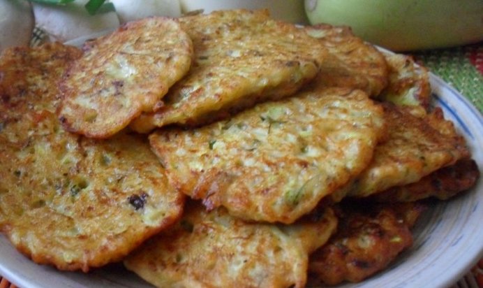 Кабачковые оладьи с шампиньонами