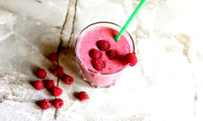 Смузи с ягодами и бананом