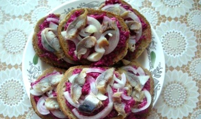 Бутерброды с селедкой