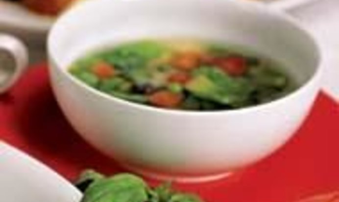 Быстрый минестроне с песто и сезонными овощами