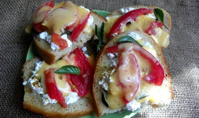 Гренки а-ля Капрезе