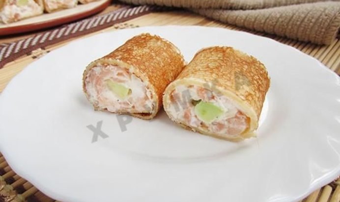 Роллы из блинов с авокадо красной рыбой и сливочным сыром