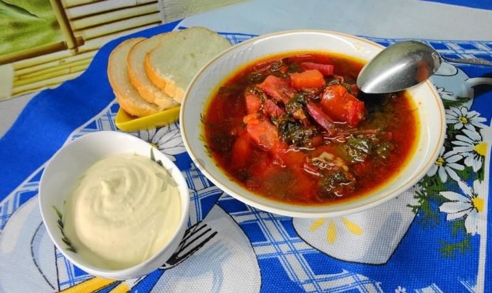 Красный борщ со щавелем в мультиварке