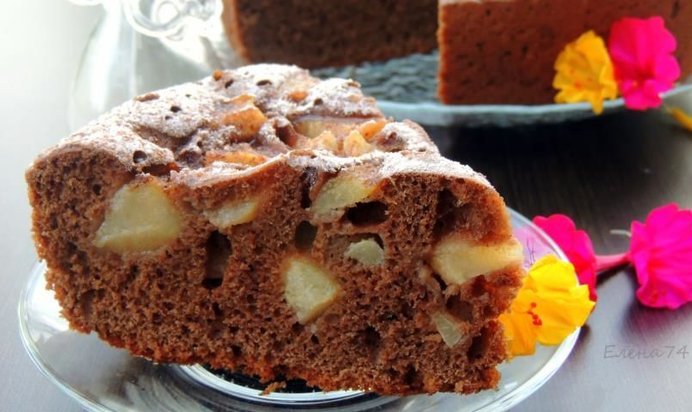 Шоколадная шарлотка с грушей