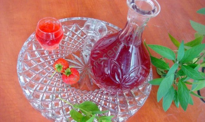 Ликер клубничный