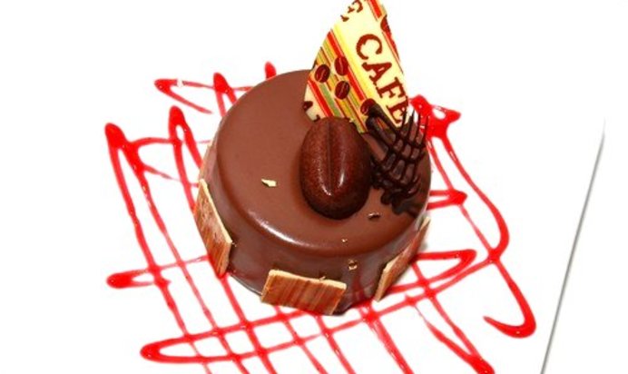 Шоколадно-кофейные пирожные в глазури