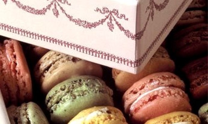 Шоколадно-миндальные пирожные макароны