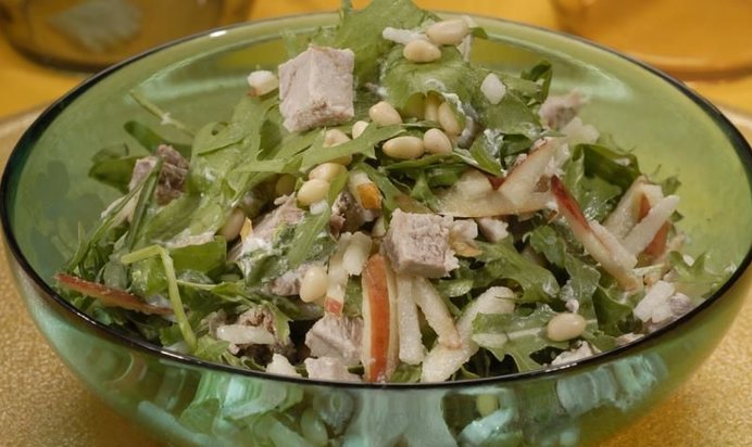 Салат из свиного окорока с грушами