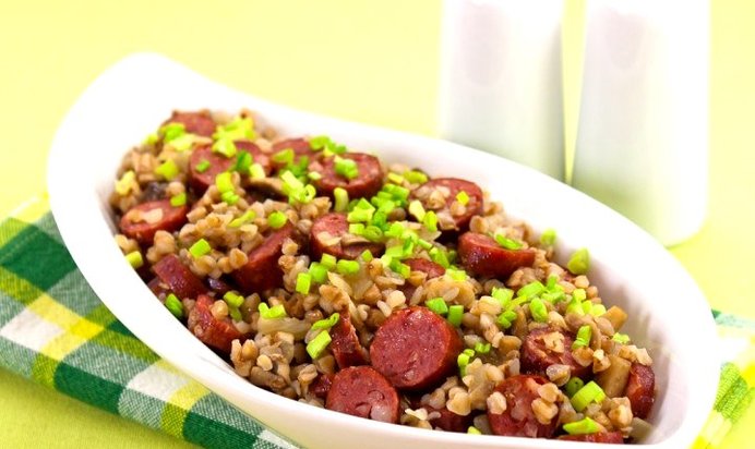 Гречка с сосисками и грибами