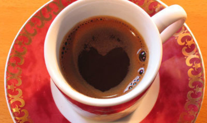 Горячий кофе «мокко» от starbucks