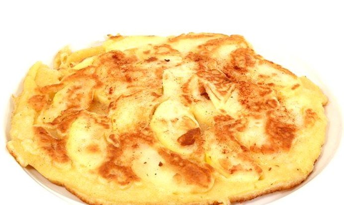 Сладкий омлет с карамелизированными яблоками