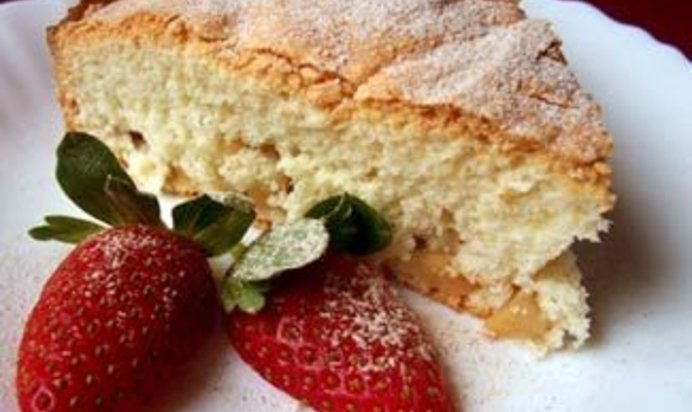 Яблочная шарлотка