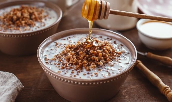 Гречневая каша с пряным постным молоком