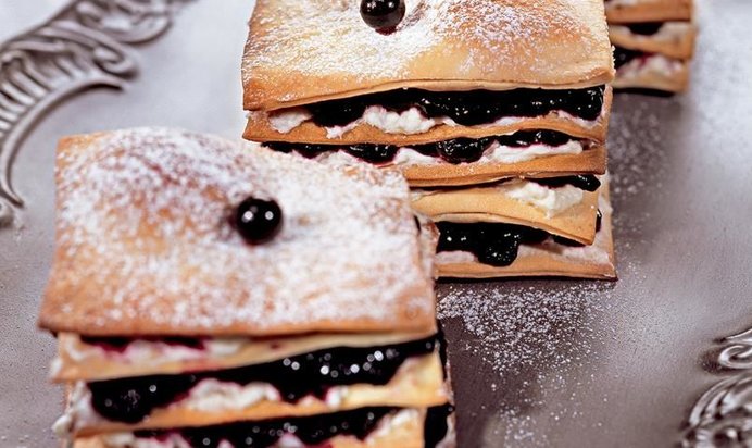 Пирожные с черничным кремом