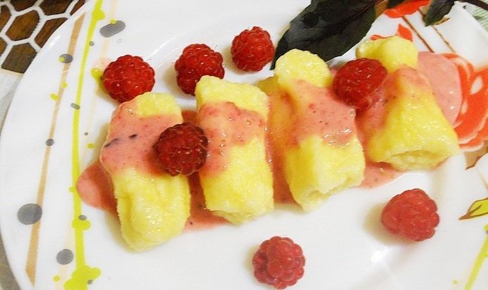 Нежные ленивые вареники с соусом