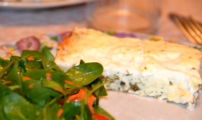 Закусочная запеканка с зеленью и чесноком