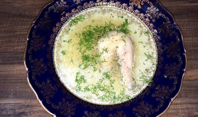 Куриный бульон с лапшой